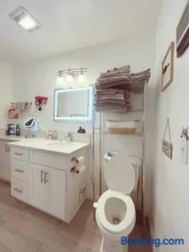 Cozy Beautiful Private Home in Prime Location - Image 4