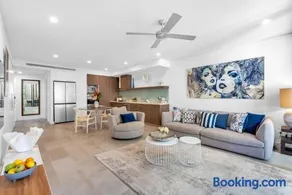 Belle Escapes 328-329 Luxury Beachfront Resort Palm Cove - Image 3