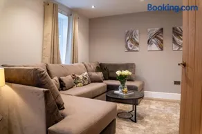 Flat 8-1 BR private parking - Image 2