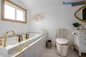 Maison Joly Spacious 5BR Home with Pool - Image 4