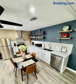 Private 2 bedroom duplex - Image 2