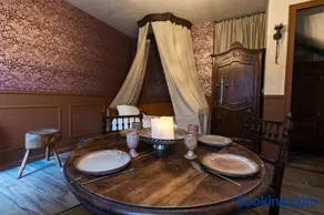 Le Logis des Seigneurs - Image 1