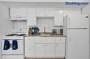 Renovated 2BR in Germantown - Image 4