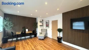 Modern 2 Bedroom Apartment near Crosby Beach & Liverpool - Image 2