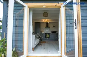 The Paddocks Cabin - Stylish, Cozy & Private - Image 2