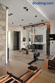 Chateau De Neydens in Toronto - Image 3