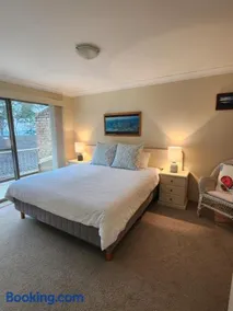 Denhams Retreat - Image 2