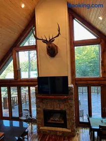 Evergreen Haven Lodge and Bunkhouse - Image 2