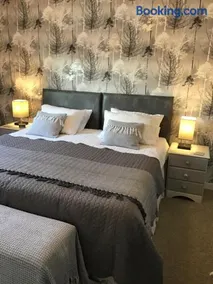 Comelybank Guesthouse - Image 2