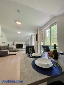 Quiet Forest Retreat with Pool - Image 1