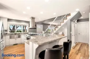 Luxury Oceanfront Retreat with Hot Tub & Sunset Views - Image 1