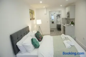 Luton Nook and Kitchen 4 mins to Luton AirPort - Image 2