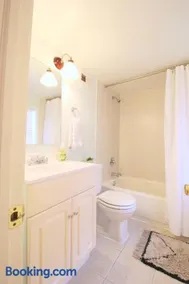 Studio Apartment near RFK fields - Image 1