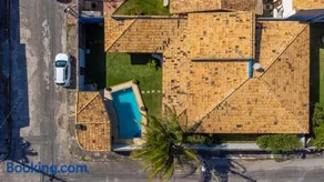 Linda casa com ar e piscina em Interlagos Vila Velha ES - Image 2