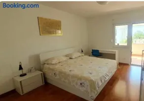 Cozy apartment near hospital - Image 1