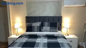 Cozy Ground-Floor Room with Private Bath and Separate Entry - Image 1