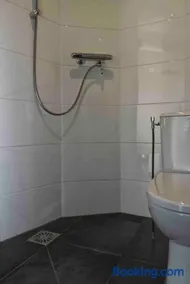 Sixpack met jacuzzi, airco en parkeergelegenheid - Image 5