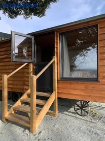 Cosy Shepherd's Hut near Shrewsbury - Image 3
