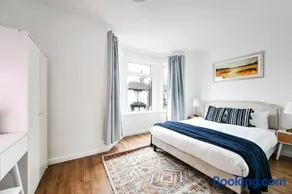 Spacious 4bed Sleeps8 Free Parking Watford town Centre - Image 4