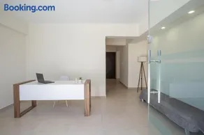 Amelie's Luxe Apartments - Image 1
