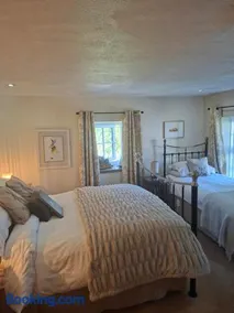 Eastview Bed and Breakfast - Image 2