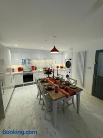The Bear Apartments - Image 1