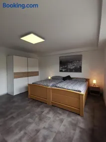 Moderne Wohnung mit Terrasse und eigenem Zugang. - Image 2