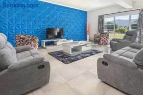 Seabreeze by Top Destinations Rentals - Image 1