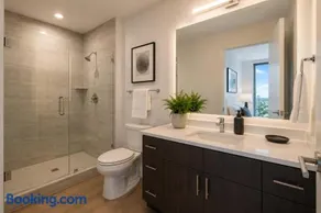 Seventh Street Luxe Retreat 1bd 1Bath Pool - Image 5