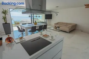 Villa The Boat with ROOFTOP POOL - Image 4