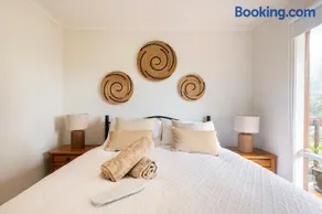 Cozy Home 5 mins drive to Peninsula Hot Springs with Free Parking and Fast Internet - Image 2
