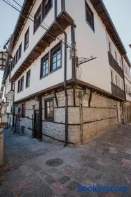 House of Rilkovi I Luxury Old Town House with Sauna & Lake View - Image 1