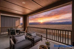 Modern Retreat for Groups with Majestic Views - Image 4