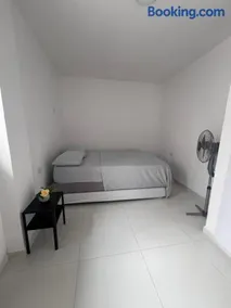 Amplio apartamento, zona tranquila y cerca al parque - Image 4