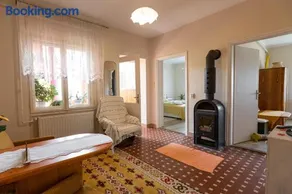 Napraforgó vendégház - Image 2