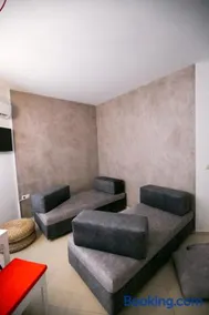 Gala House - Image 2