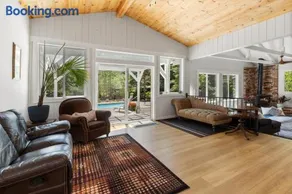 5 BR 4 BA Shangri-La Redwood Lodge Retreat with Pool - Event Friendly Space - Image 4