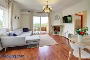 VILLA ROSES with swimming pool & mountain view ONLY FAMILYS - Image 5