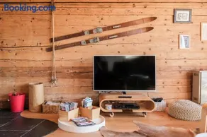 Chalet Rouge Coeur - Image 5