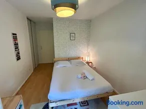 Secret Garden with 2 Bedrooms, Garage, Terrace - Image 3