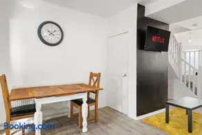 3 bed house in historic Rochester - Image 4