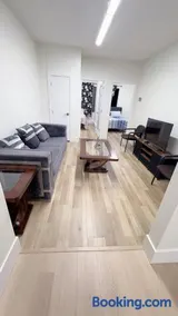Entire 2 Bedroom condo in White Rock, Canada - Image 1