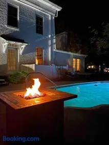 909 & Vine Photo Worthy Home With Pool - Image 5