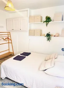 Chez gaillard petit studio sans cuisine entièrement rénové au calme pas de wifi pas de tv mais très bonne connexion 5 G - Image 1