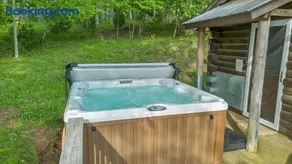 Mountain Top Cabin! Hot tub, Fireplace, Dog Friendly - Image 1