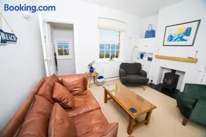 Fort Victoria Cottages - Spinnakers - Image 2