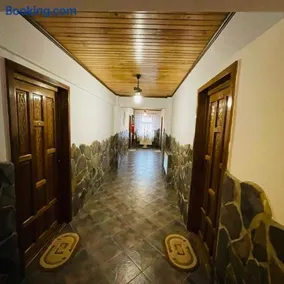Pensiunea Moeciu Casa Wiarusti - Image 2