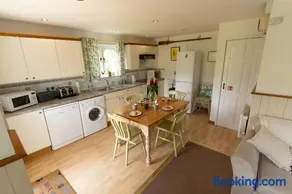 Badgers Den, a beautiful log cabin in a secluded valley close to the beach - Image 5