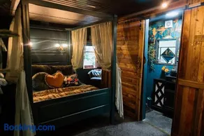 The Velvet Hideaway - Image 2
