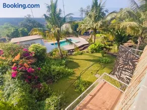 Green Courtyard Luxury Villa - Image 2